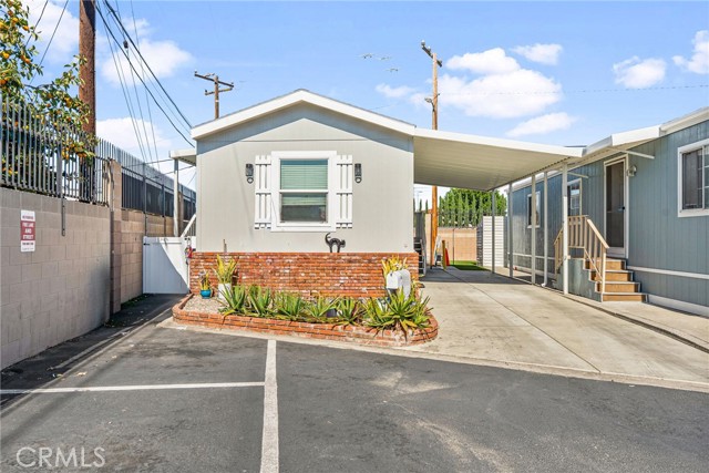 Detail Gallery Image 3 of 21 For 501 Willow Dr, Santa Ana,  CA 92703 - 2 Beds | 1 Baths