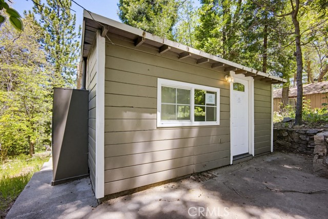 22951 Redwood, Crestline, CA 92325