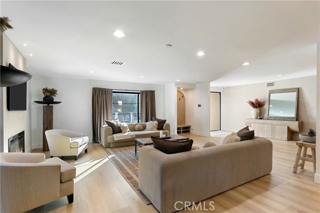 Detail Gallery Image 32 of 75 For 22269 Avenue San Luis, Woodland Hills,  CA 91364 - 5 Beds | 5/1 Baths