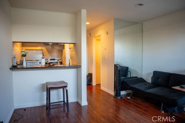 525 S Ardmore Avenue, Los Angeles CA: https://media.crmls.org/medias/e47dd7ec-93d2-48c7-9fa4-0e5e1ad7d932.jpg