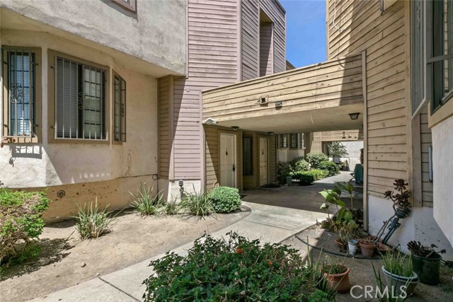 14715 Saticoy Street, Van Nuys CA: https://media.crmls.org/medias/e47e0fa4-4265-4cc3-a5e2-ec26dc37c796.jpg