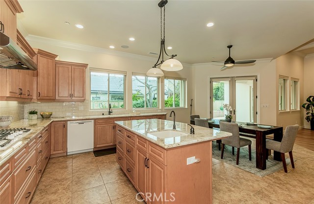 1562 N Empire Lane, Clovis CA: https://media.crmls.org/medias/e47eac4d-9983-4e1e-a0b0-f555c2d2f00a.jpg