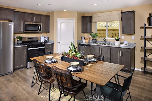Detail Gallery Image 5 of 19 For 8265 Perada St, Jurupa Valley,  CA 92509 - 4 Beds | 2/1 Baths