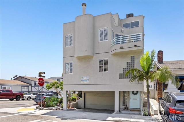 803 Loma Drive, Hermosa Beach, California 90254, 3 Bedrooms Bedrooms, ,3 BathroomsBathrooms,Residential,Sold,Loma,SB22126820