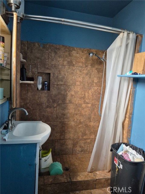 Detail Gallery Image 8 of 8 For 10527 Croesus Ave, Los Angeles,  CA 90002 - 3 Beds | 2 Baths