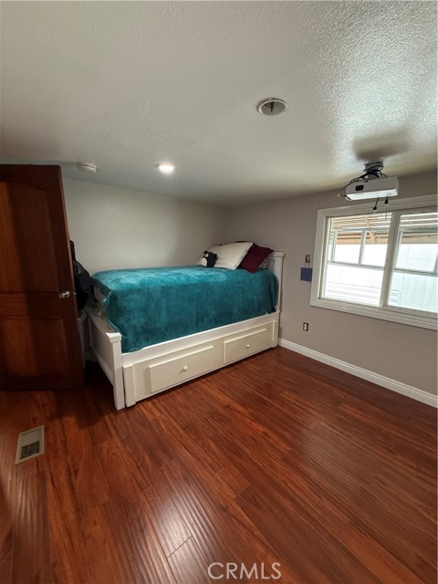 5162 E Florence Avenue Spc., Bell CA: https://media.crmls.org/medias/e480e0ff-ac00-44fd-9eec-fb43473bc69f.jpg
