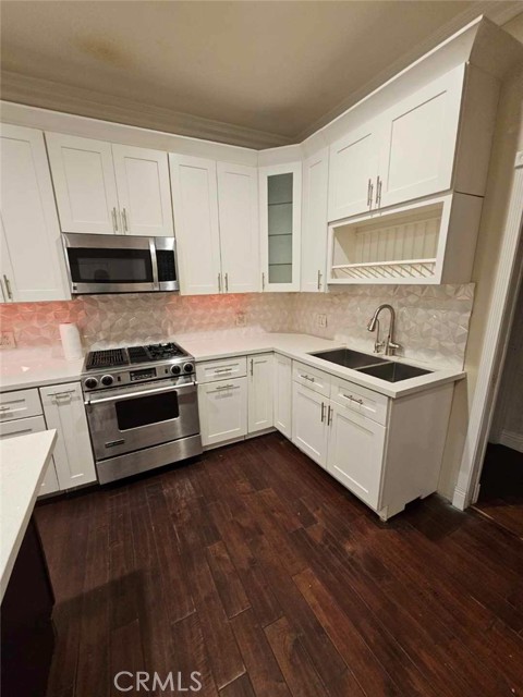 10943 Laurel Canyon Boulevard, A15 photo 4