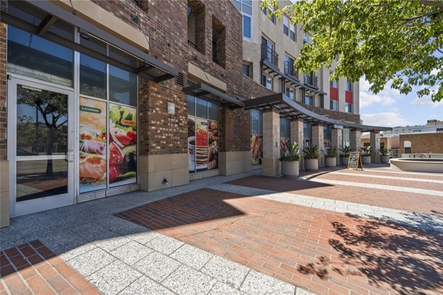 400 E Broadway, Glendale CA: https://media.crmls.org/medias/e481cf3e-ce52-4386-b062-112bf87f3e2d.jpg