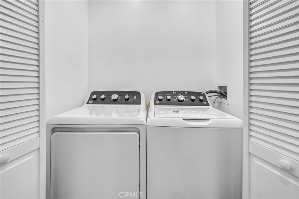 https://media.crmls.org/medias/e481eba6-f685-4adb-8559-24ede15600de.jpg?preset=X-Large
