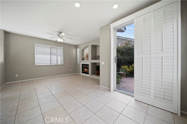 Detail Gallery Image 8 of 43 For 28412 Mayfair Dr, Valencia,  CA 91354 - 3 Beds | 2/1 Baths