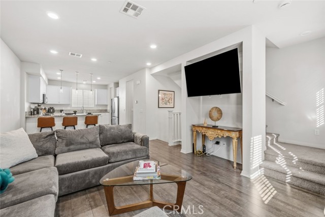 Detail Gallery Image 16 of 40 For 7214 N Chestnut, Van Nuys,  CA 91405 - 2 Beds | 3 Baths