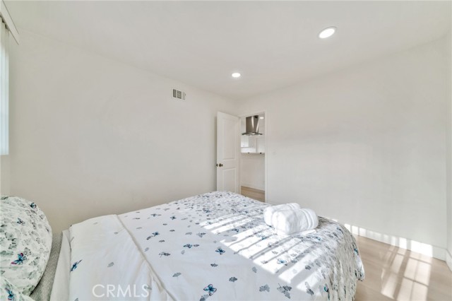 17121 Granada Lane, Huntington Beach CA: https://media.crmls.org/medias/e4839386-04c8-4939-b26d-53fa5d0aa16a.jpg