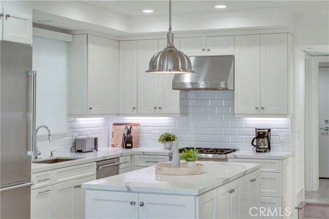 Detail Gallery Image 9 of 67 For 608 Heliotrope, Corona Del Mar,  CA 92625 - 4 Beds | 4 Baths