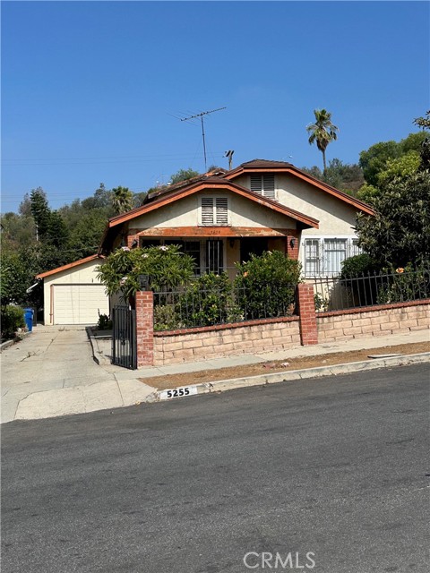 5255 Sumner Avenue, Los Angeles CA: https://media.crmls.org/medias/e483f95b-4f12-44c9-baa8-bfb215417d3e.jpg