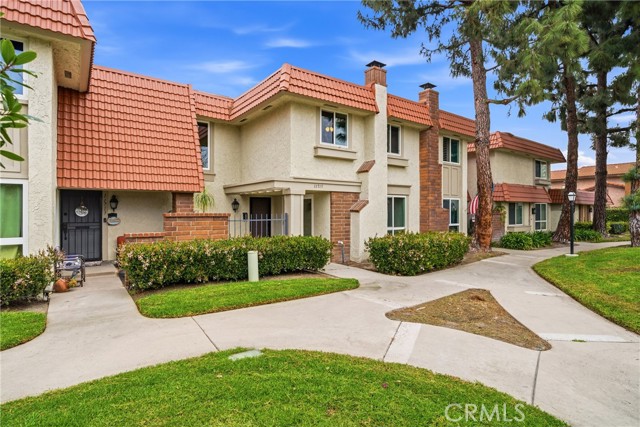 Detail Gallery Image 3 of 57 For 11717 Garden Grove Bld, Garden Grove,  CA 92843 - 3 Beds | 2/1 Baths