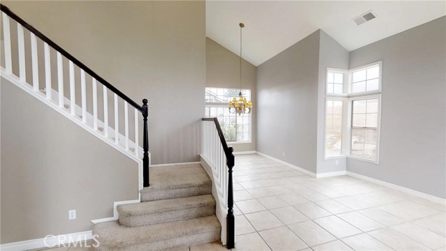 Detail Gallery Image 2 of 9 For 2421 W Calle Celeste Dr, Rialto,  CA 92377 - 5 Beds | 3 Baths