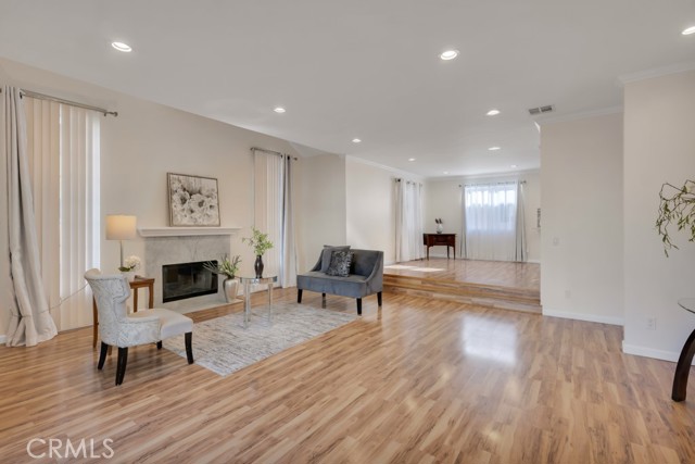 Detail Gallery Image 2 of 37 For 8958 Burnet Ave #E6,  North Hills,  CA 91343 - 3 Beds | 2/1 Baths