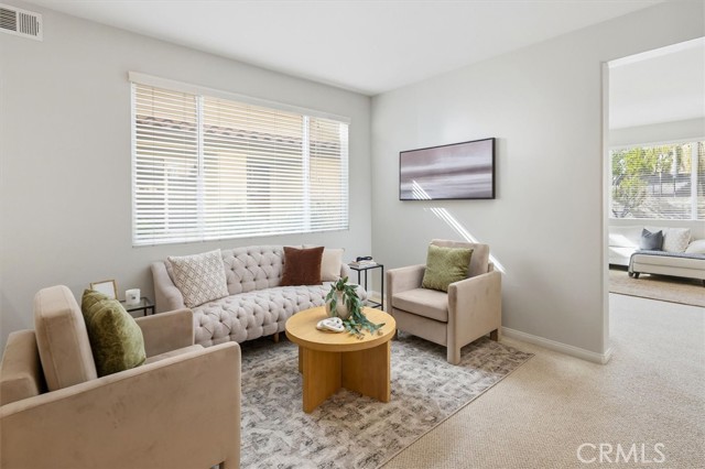 Detail Gallery Image 4 of 43 For 19345 Laroda Ln, Saugus,  CA 91350 - 3 Beds | 2/1 Baths