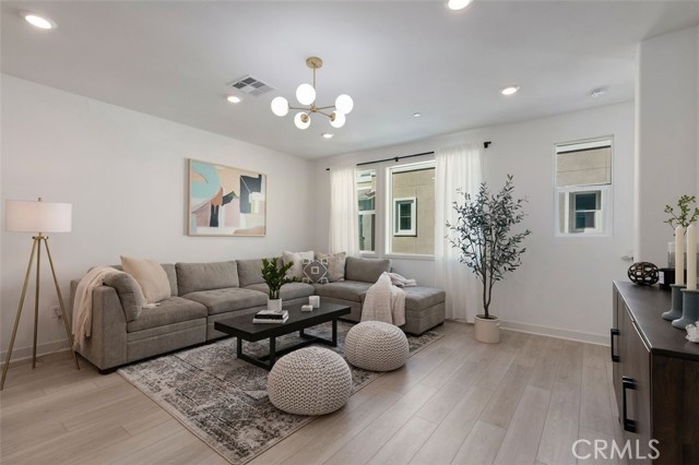 Detail Gallery Image 2 of 17 For 426 Palermo, Lake Forest,  CA 92630 - 3 Beds | 3/1 Baths
