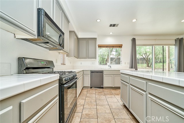 Detail Gallery Image 16 of 52 For 26244 Charismatic Ct, Moreno Valley,  CA 92555 - 4 Beds | 2/1 Baths