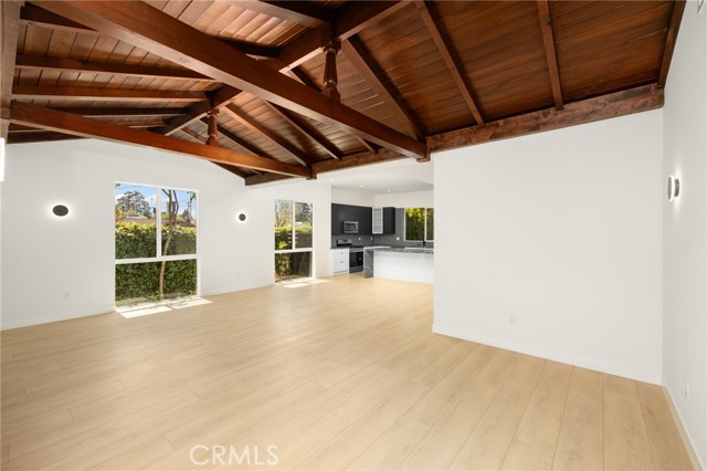 914 N Catalina Street, Burbank CA: https://media.crmls.org/medias/e48890d9-191a-4cac-993a-a4bdab5965a1.jpg