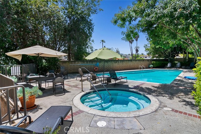 13331 Moorpark Street, Sherman Oaks CA: https://media.crmls.org/medias/e48898c1-65f1-47a1-97b1-158de41c91bc.jpg