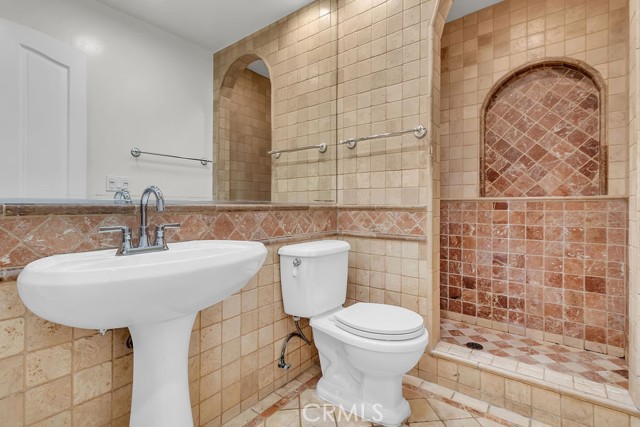 Detail Gallery Image 17 of 40 For 6314 Marina Pacifica, Long Beach,  CA 90803 - 2 Beds | 2 Baths