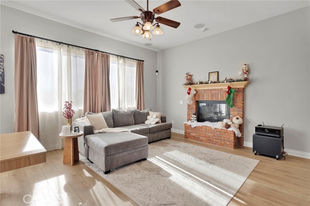 Detail Gallery Image 5 of 45 For 18977 Mono, Hesperia,  CA 92345 - 4 Beds | 2/1 Baths