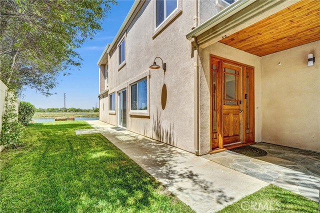 Detail Gallery Image 2 of 37 For 6 Canal Cir, Newport Beach,  CA 92663 - 4 Beds | 3 Baths