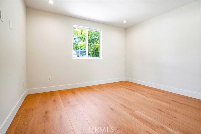 Detail Gallery Image 19 of 55 For 18324 Sylvan St, Tarzana,  CA 91335 - 4 Beds | 2 Baths