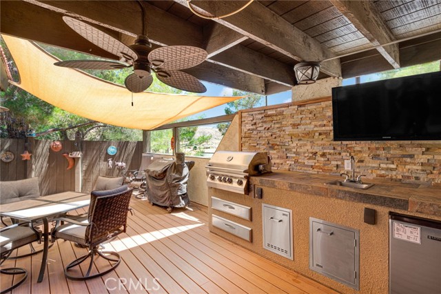 6375 Arrowhead Lake Road, Hesperia CA: https://media.crmls.org/medias/e489c34f-32ca-4b51-9bb7-fc441a83a5f4.jpg