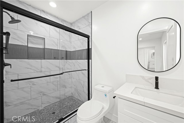 Detail Gallery Image 23 of 28 For 6700 Kester Ave, Van Nuys,  CA 91405 - 4 Beds | 4 Baths