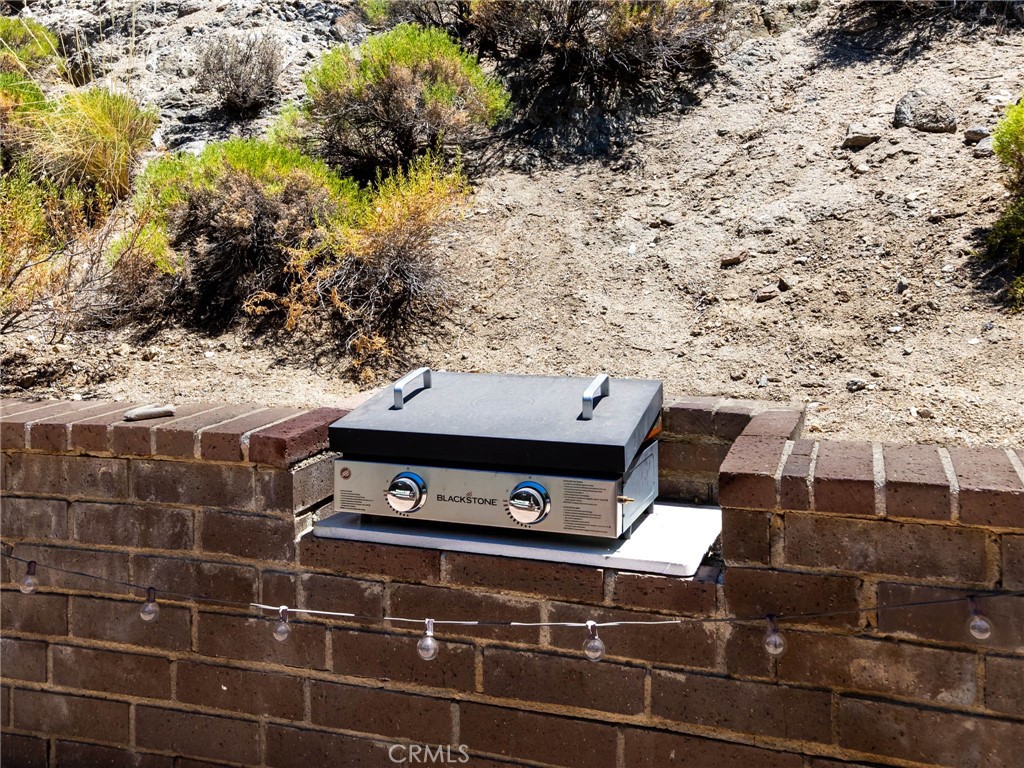 https://media.crmls.org/medias/e489d524-0773-4706-b72f-76234d133ae2.jpg?preset=X-Large
