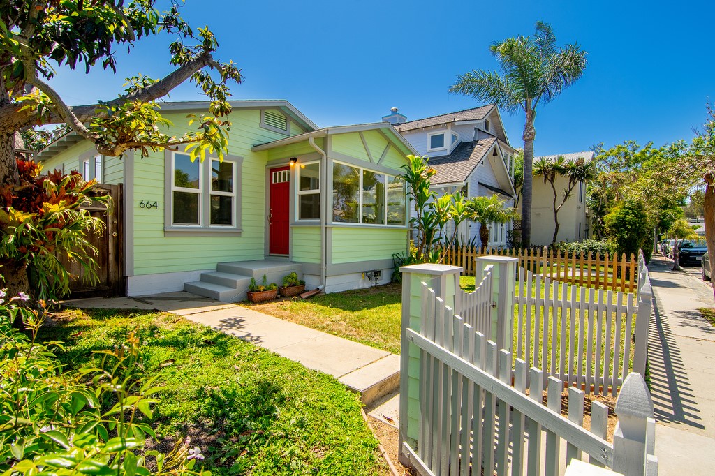 Detail Gallery Image 1 of 62 For 664 Marine St, Santa Monica,  CA 90405 - 2 Beds | 2 Baths