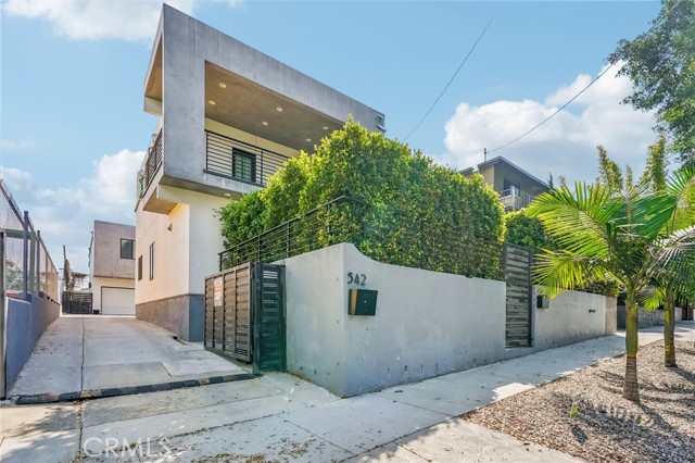 Detail Gallery Image 34 of 34 For 542 N Commonwealth Ave, Silver Lake Los Angeles,  CA 90004 - 3 Beds | 2/1 Baths