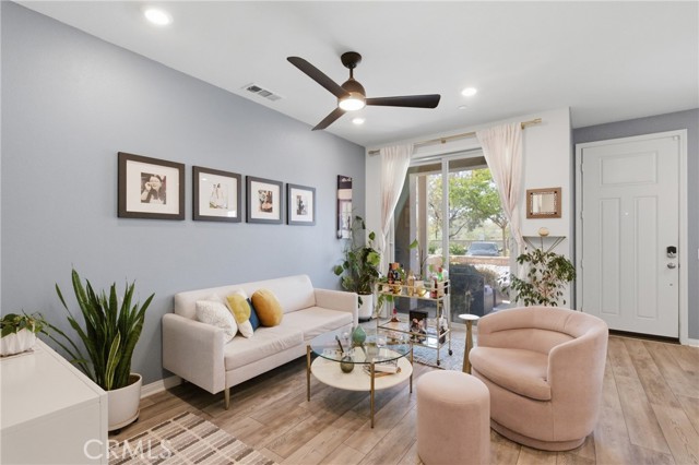 22864 Acoustic, Saugus CA: https://media.crmls.org/medias/e48adee5-7295-475a-8cd8-3477385b8392.jpg