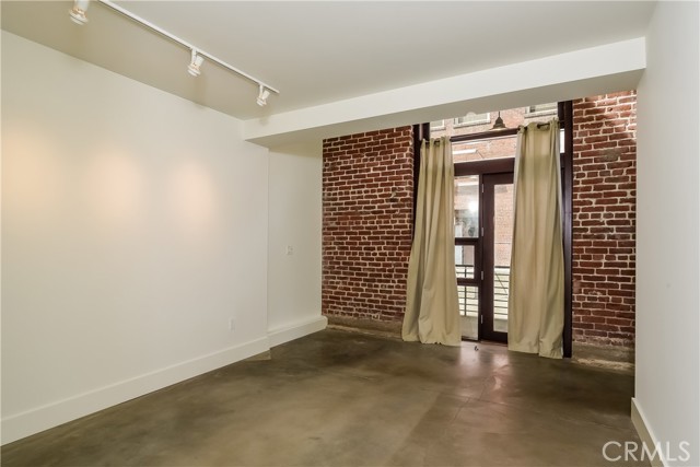 Detail Gallery Image 10 of 31 For 940 E 2nd St #20,  Los Angeles,  CA 90012 - 2 Beds | 2/1 Baths