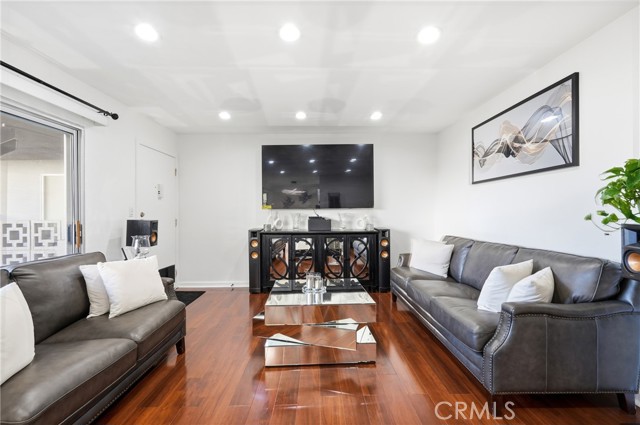 Detail Gallery Image 4 of 19 For 2502 Manhattan Beach #1,  Gardena,  CA 90249 - 2 Beds | 1 Baths