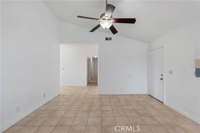 Detail Gallery Image 4 of 33 For 18891 Shoshonee Rd, Apple Valley,  CA 92307 - 3 Beds | 2 Baths