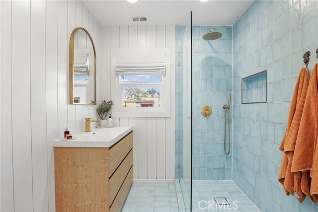 Detail Gallery Image 4 of 34 For 6042 Gundry Ave, Long Beach,  CA 90805 - 2 Beds | 1 Baths