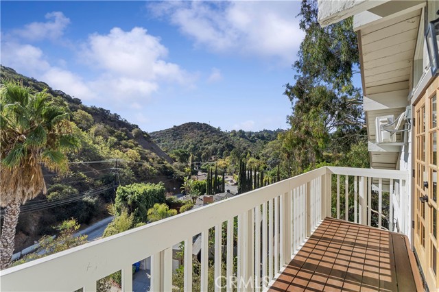 Detail Gallery Image 34 of 38 For 2776 Laurel Canyon Pl, Los Angeles,  CA 90046 - 4 Beds | 5/1 Baths