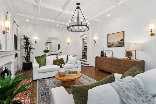 6373 W 6TH Street, Los Angeles CA: https://media.crmls.org/medias/e48d5af5-affe-4cf3-be65-ea6931adb9cc.jpg