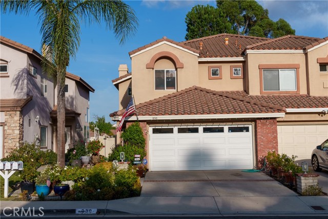 Detail Gallery Image 2 of 32 For 930 S Lone Pine Ln, Anaheim Hills,  CA 92808 - 3 Beds | 3 Baths