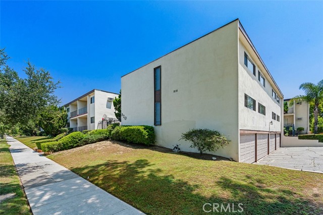 820 N Raymond Avenue, Pasadena CA: https://media.crmls.org/medias/e48e4af8-7aa6-40f1-aa8b-fa821f8cda84.jpg