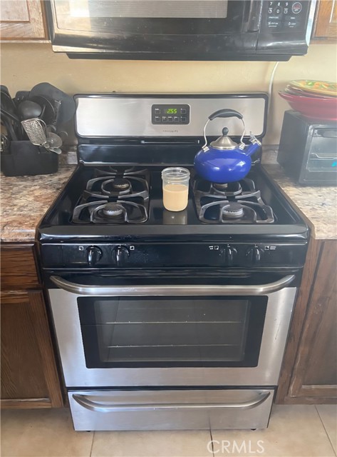 4675 Kickapoo Trail, Landers CA: https://media.crmls.org/medias/e48eb946-cd40-40e0-9ef1-3c2f6f1789ca.jpg