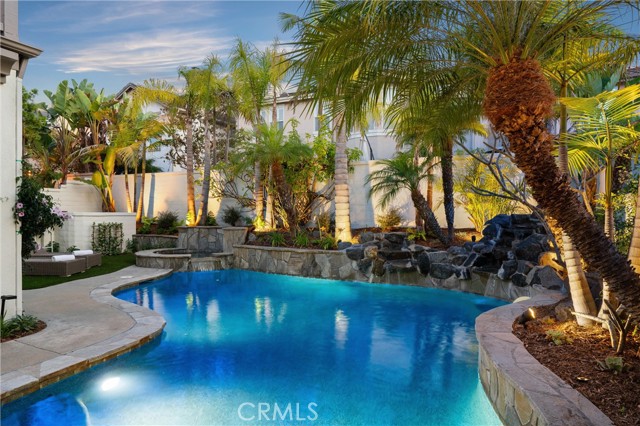 19139 Chandon Lane, Huntington Beach CA: https://media.crmls.org/medias/e48ed5d8-2ed2-4b8d-9027-81d0c7decd02.jpg