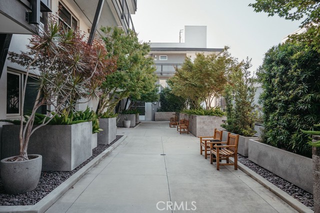 4111 W Sunset Boulevard, Los Angeles CA: https://media.crmls.org/medias/e48f0dd3-504c-43c5-80cd-987503102926.jpg