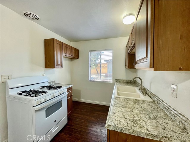 Detail Gallery Image 5 of 10 For 935 E Route 66, Glendora,  CA 91740 - 1 Beds | 1 Baths