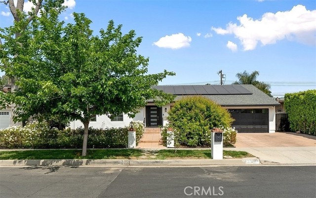 Detail Gallery Image 1 of 41 For 5934 Le Sage Ave, Woodland Hills,  CA 91367 - 4 Beds | 2 Baths