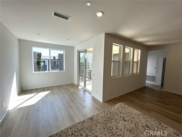 Detail Gallery Image 10 of 33 For 1000 Tangent Privado 302, Ontario,  CA 91764 - 3 Beds | 2 Baths